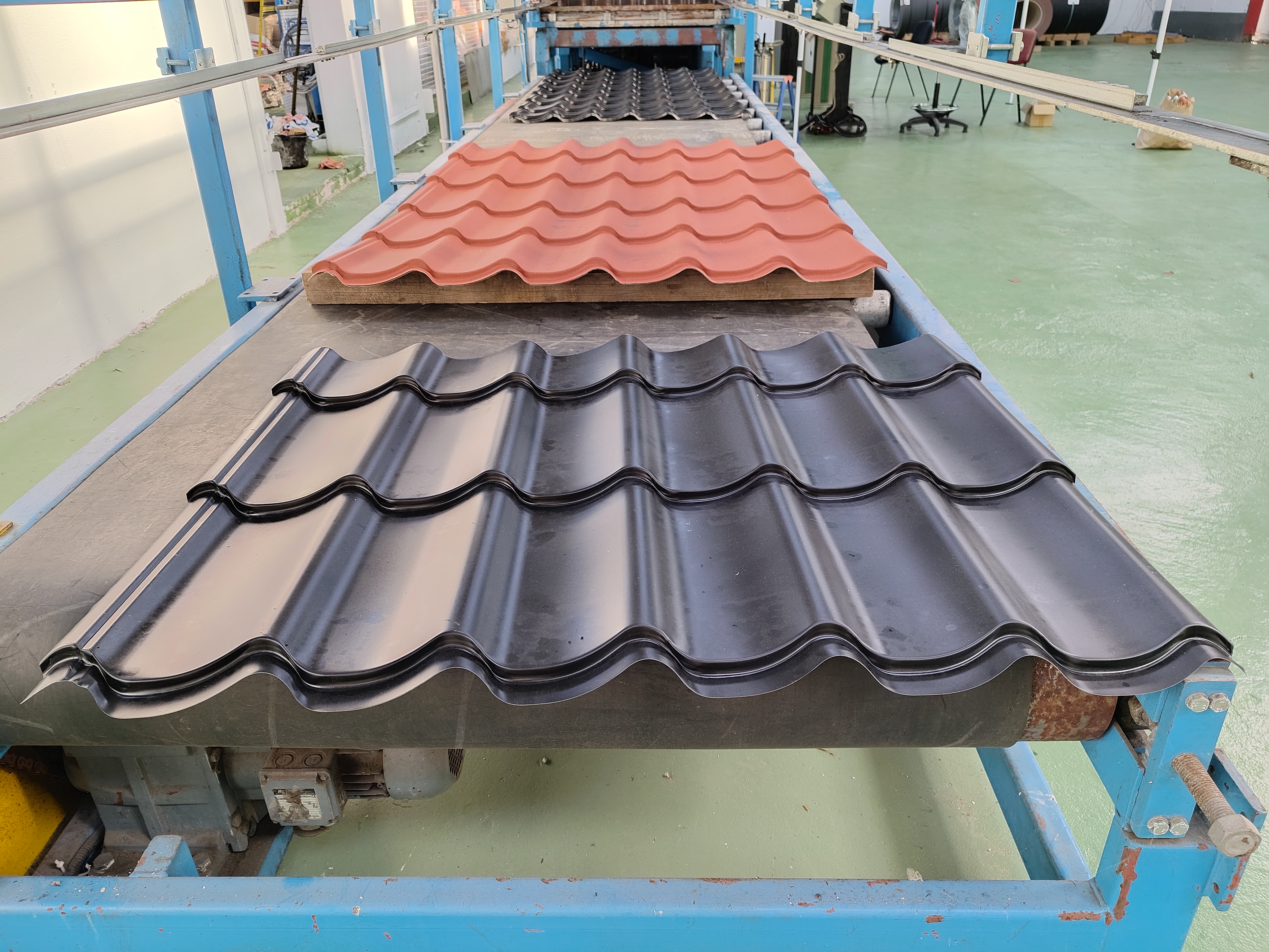 Tôle imitation tuile sur mesure fabriquée par Marin Profils